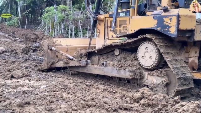 Строительство, расчистка горной дороги