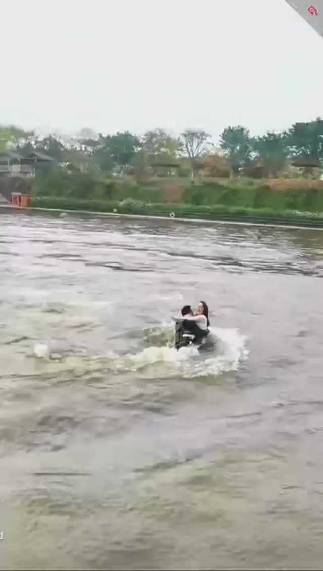 Flyboard. Искупал красавицу. Wetlook