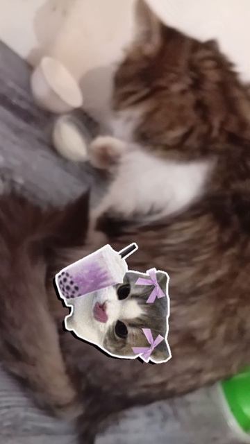 Шура пьёт молочко, но не обычно как всё.