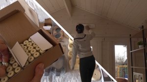 6 соток 22 апреля 2026 года. Электрика к домику. Прикрепила телевизор на стену. Крепление кронштнйна