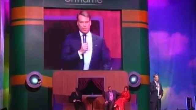 ТАМИЛЛА И ВЛАДИМИР ПОЛЕЖАЕВЫ. ORIFLAME. КРЕМЛЬ. МОСКВА - 2003 г.