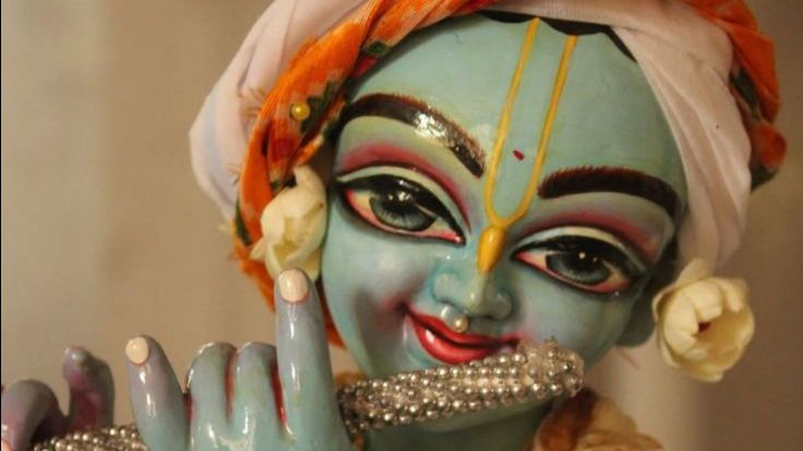 Он превосходит всех других Богов и все другие таттвы! Он Сарва карана каранам!