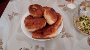 Своя редиска, готовлю обед, воюю с бурьяном.