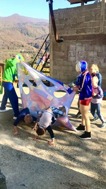 харли квин и леон в горах аниматоры игры на улице