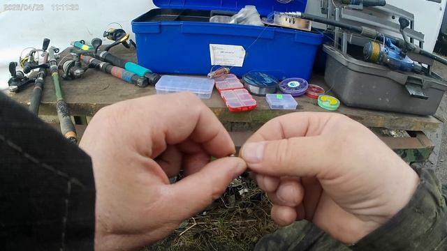 Собрались с сыном на рыбалку  а удочки все сломаны.