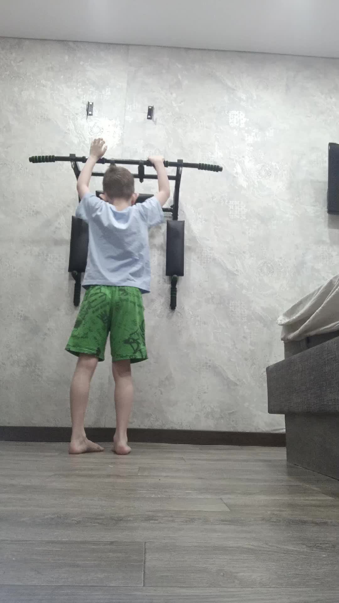 пытаюсь подтягиваться