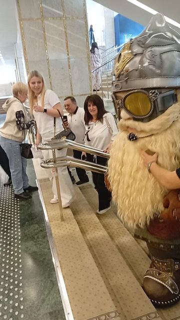 Богатырь из шоу маска