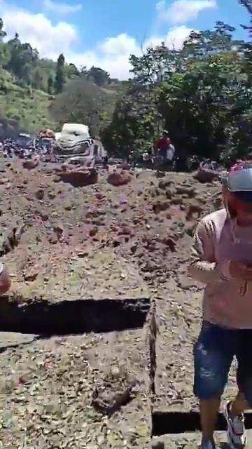 Теракт на Панамериканском шоссе в Колумбии: не менее семи погибших, более 20 раненых, — СМИ.

Взрывн