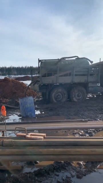 Наиболее ответственным при вращательном бурении с промывкой является процесс вскрытия водоносного