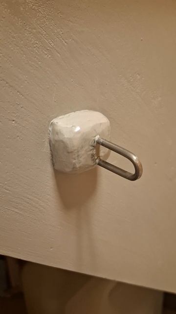 Как зафиксировать люк в подвал в открытом положении #diy #handmade #самоделки #лайфхаки #дача