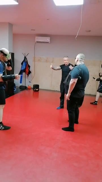 Для всех, кто в здравом уме и имеет желание обучаться необходимой обороне. Поехали обучаться  дальше