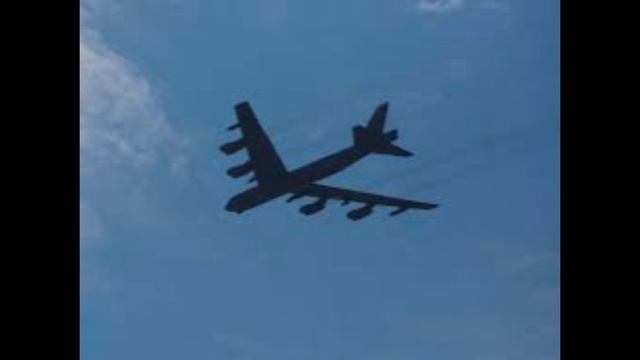 В Великобритании горит база Королевских ВВС Ферфорд