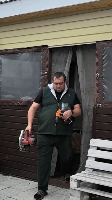 Вот и пришло время продолжить изготовление грядок. В перерывах между дождями пытаюсь подгадать время