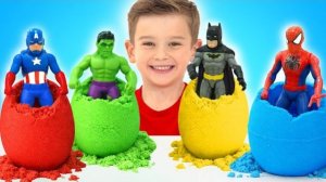 Майк становится супергероем и играет с гигантскими яйцами-сюрпризами