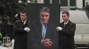 В Москве простились с ведущим Первого канала Алексеем Пимановым.