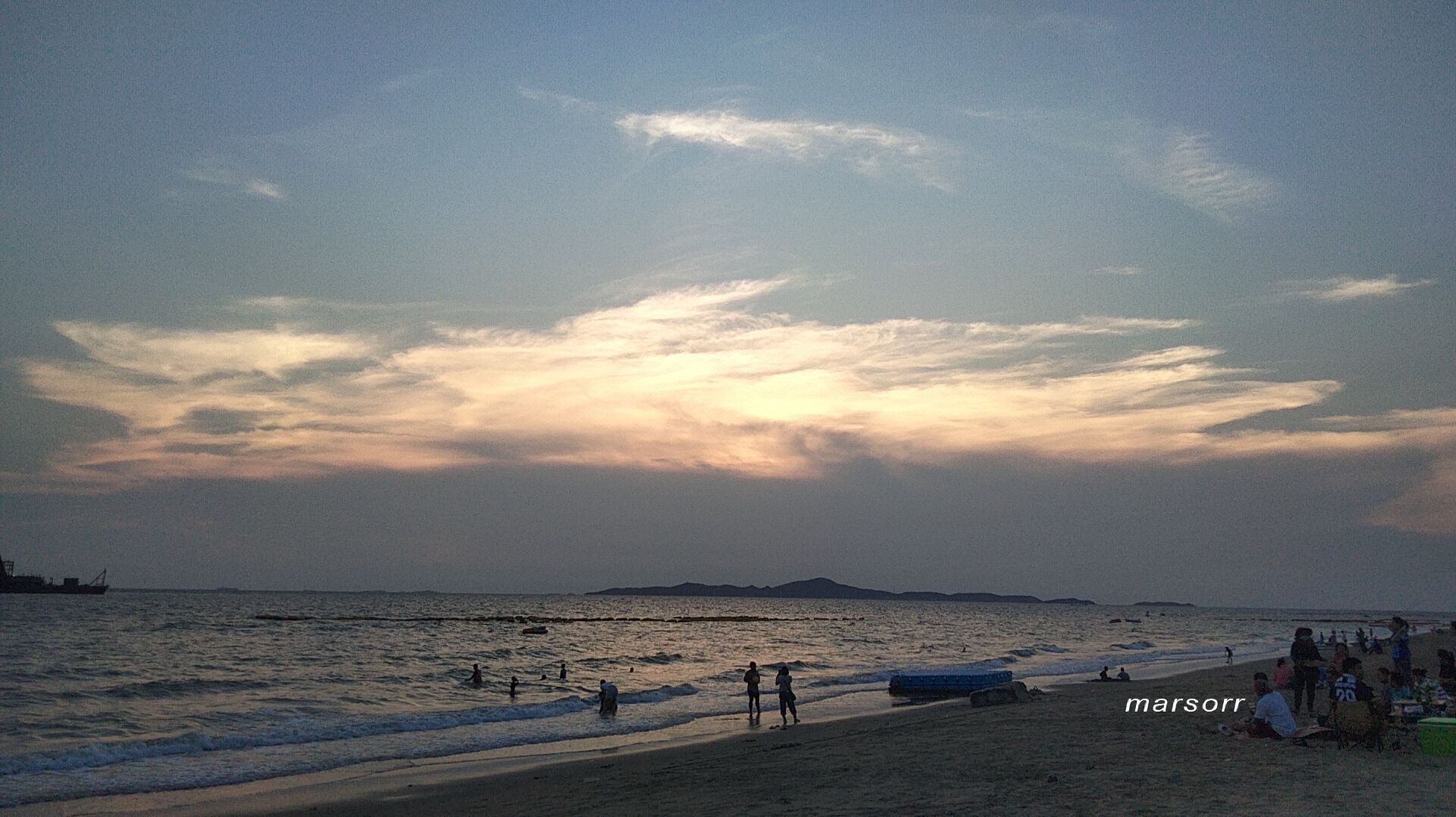 просто золотистое облако. море, закат, берег