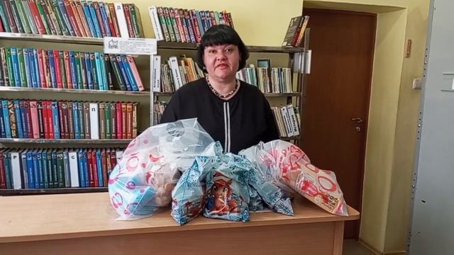 Астраханцы передали подарки для читателей библиотеки в Донецке