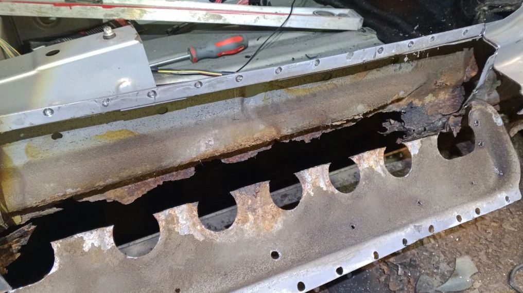 Замена порогов Лада Калина правая сторона