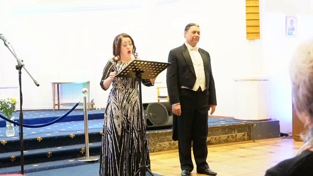 Александра Конева и Николай Дорожкин исполняют «Застольную» из «Травиаты». Орган — Игорь Гольденберг