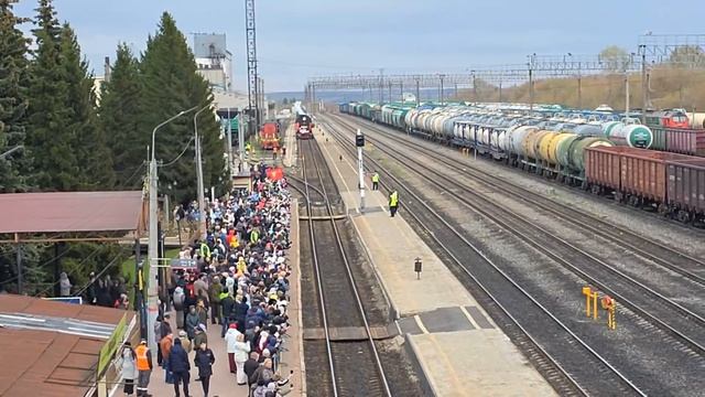 Прямой эфир! Прибытие на станцию Бугульма легендарного ретропоезда Паровоз Победы