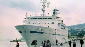 Ялта. Прогулка по ул.Рузвельта. Морской вокзал,который запомним таким...Апрель 26. Крым.Crimea.Yalta