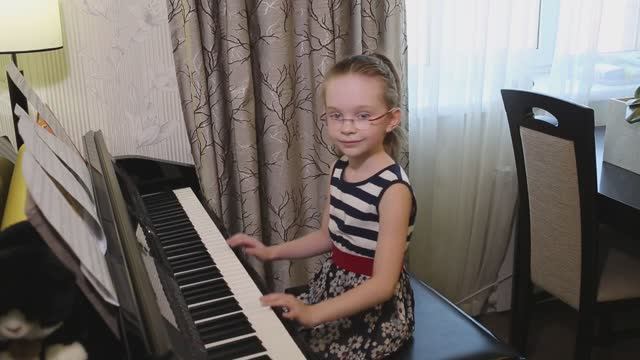 ПОСМОТРИ НА МЕНЯ....  (M-BAND) Виктория Викторовна 6 лет