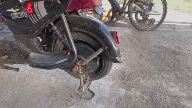 Меняю покрышку на электроскутере SK8.