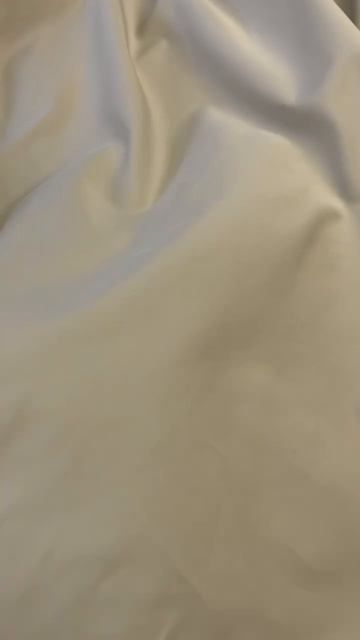 Костюмный хлопок в оттенке слоновая кость - идеальная основа для базового гардероба