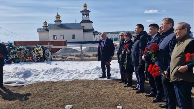 День Республики. Возложение цветов к могиле Первого Президента РС (Я) М.Е. Николаева 27.04.2026
