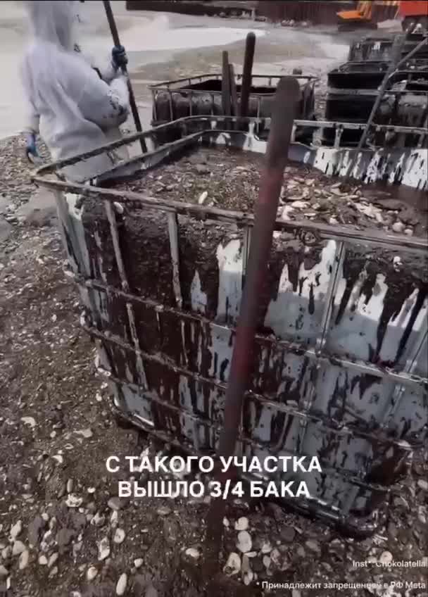 😱 Пляжи продолжает заваливать мазутом