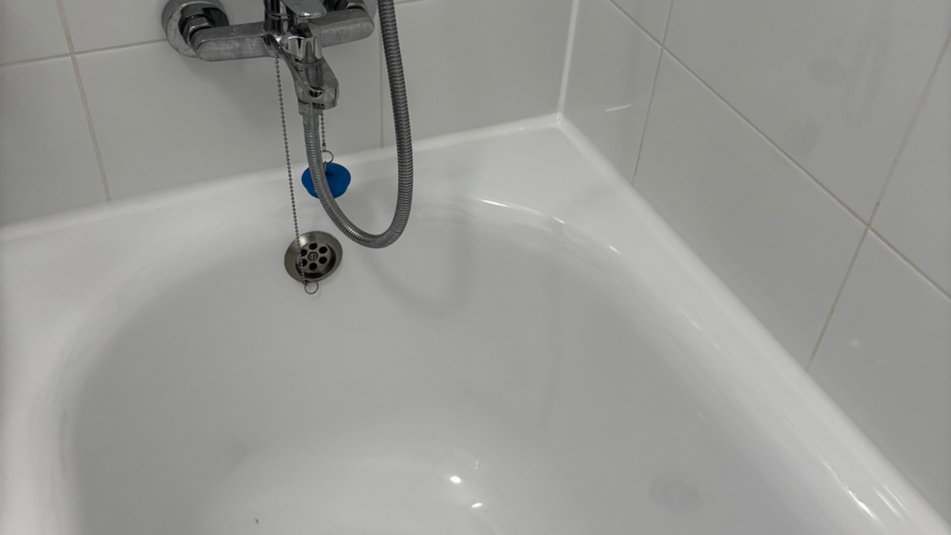 Герметизация стыка ванны , от ЖК ПИК