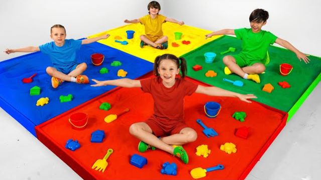 Приключение в цветном песке: спрятанные игрушки, сундук с сокровищами и песочное искусство