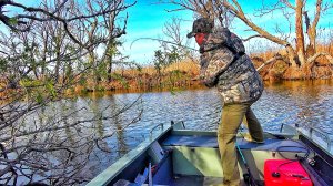ЗВЕРЮГИ ГНУТ УДОЧКУ ОДИН ЗА ДРУГИМ😱!!! Ловля сазана в корягах. Рыбалка на донки.
