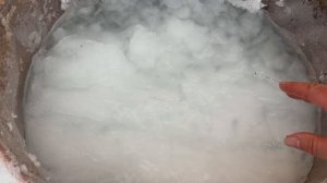 Завалило снегом и вырубили электричество. Реально, драпаем с дачи. И в Москве потекла крыша