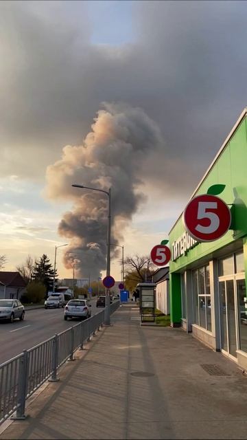 Горящий город: тени безнадежности #пожар #катастрофа