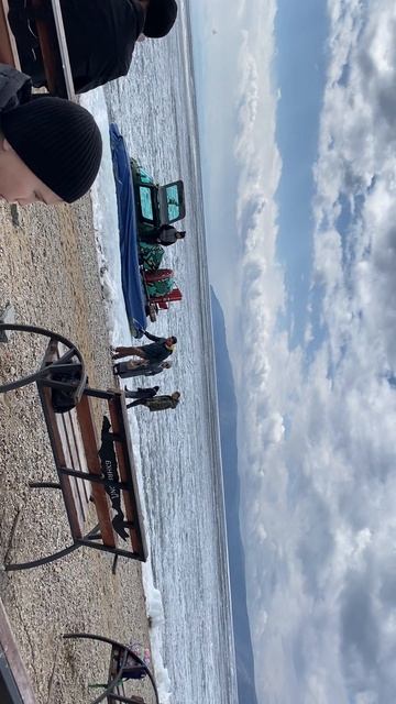 Перекус на берегу Байкала 🌊