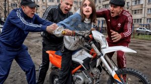 НЕАДЕКВАТНЫЕ ГОПНИКИ НАБРОСИЛИСЬ НА МОЮ СЕСТРУ ИЗ ЗА ПИТБАЙКА. МЫ РАЗОБРАЛИСЬ С ГОПОТОЙ