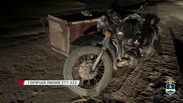 Легковой автомобиль протаранил бетонное ограждение