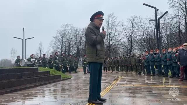 #Петербургскиеспасатели возложили цветы к памятнику «Жертвам радиационных аварий и катастроф»