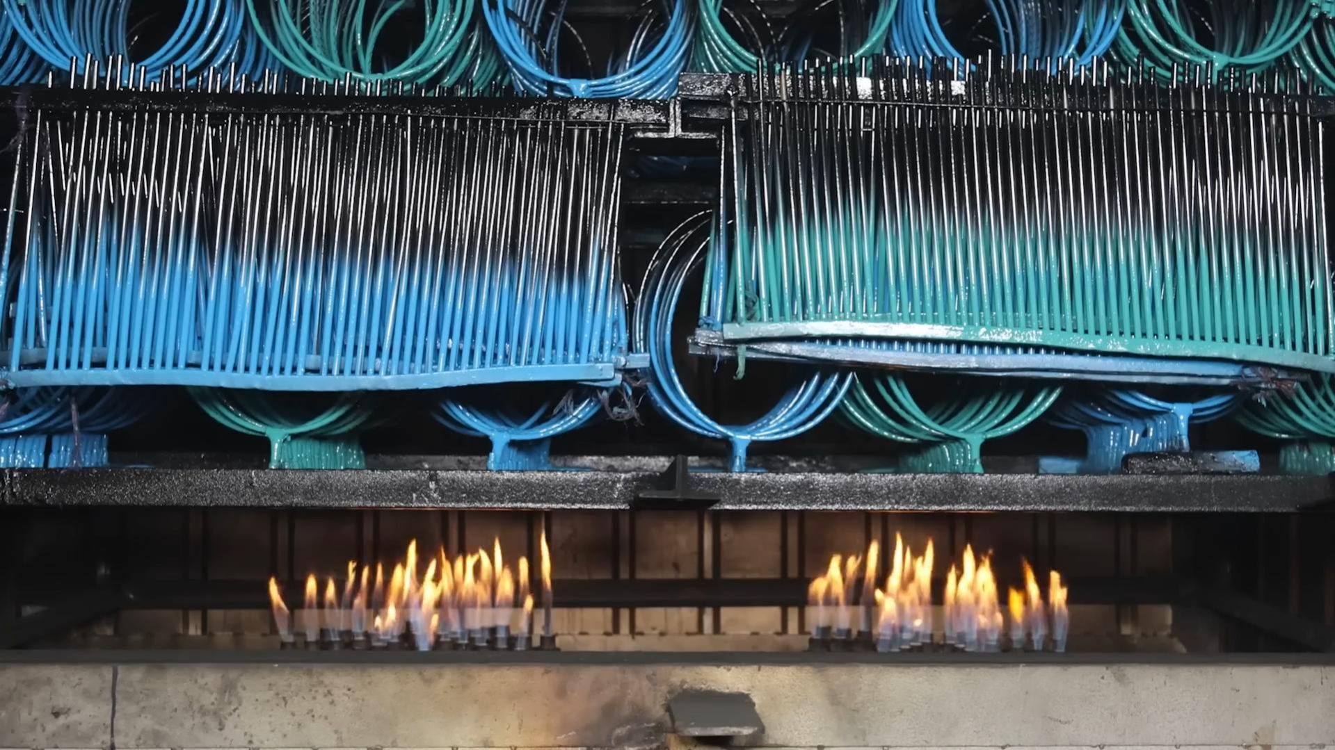 Удивительный процесс изготовления ракеток для бадминтона.