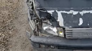 Попала в аварию, повредила колени.