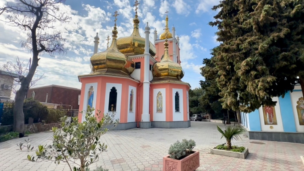 Прогулка по Поликуровской улице с холма до Храма Иоанна Златоуста и пляжа Массандры Ялта Крым 2026