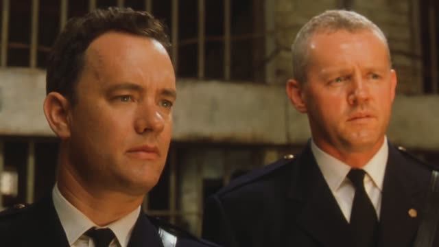 Джон Коффи спасает мышонка Джинглса оживляя его | Зеленая Миля (1999)