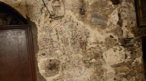 Я озвучила ваши имена и письма, и приложила к Камню Помазания и в приделе Никодима и Иосифа