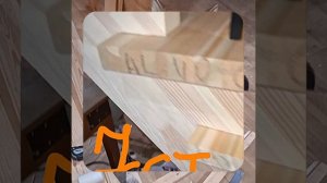 1000057128.mp4 (Собака наблюдает за устройством лестницы на 2-ой этаж в доме А-фрейм)