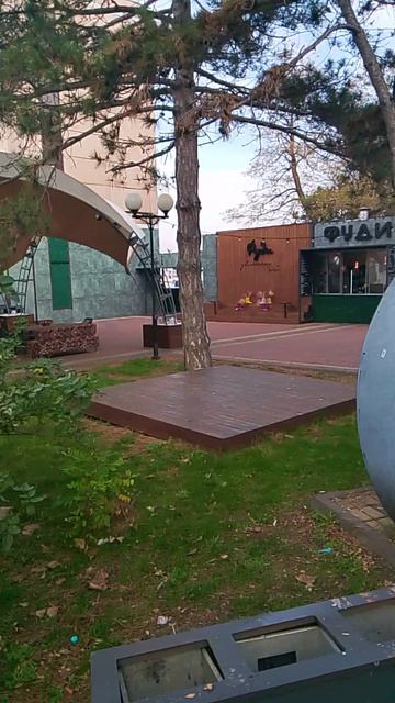 Уличный фуд-корт, расположенный в парковой зоне ,Анапа