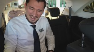 Двухметровый менеджер залезает на ТРЕТИЙ РЯД! Новый Changan CS75 PRO трещит по швам