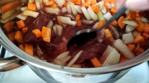 Печень куриная тушеная с луком и морковью