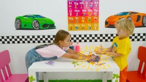 Крис строит секретную комнату