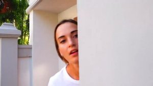 Влад и Никита делят игрушки